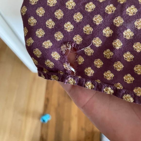 Fitting too, flowy once it hits the waist line - Picture 2 of 3